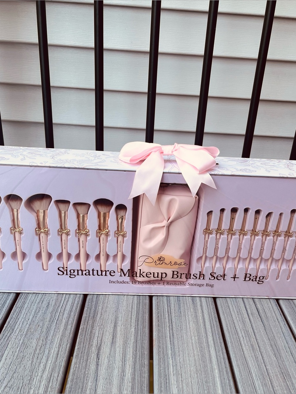 Signature 2026 Deluxe Pink Makeup Brush Set with Gold Accent